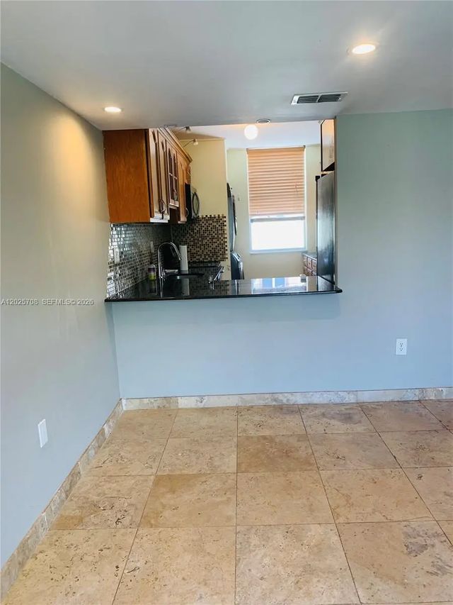 5 of 23 - 1651 Ne 115th Street #21c, Miami, FL