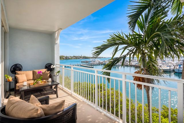 2 of 23 - 875 Nw Flagler Avenue #203, Stuart, FL