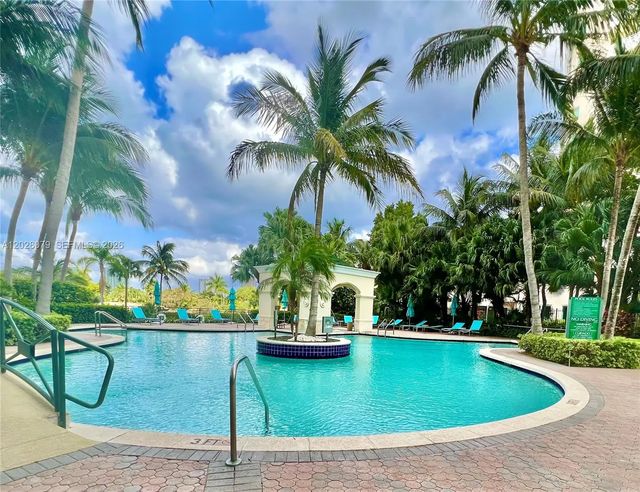 3 of 8 - 19501 W Country Club Drive #2313, Aventura, FL