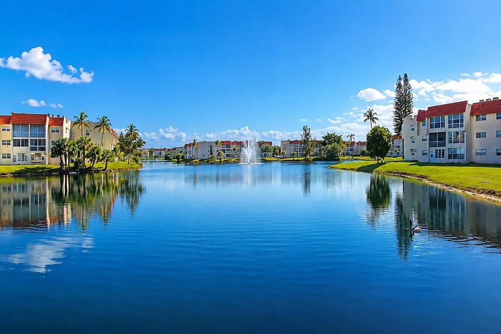 2750 W Sunrise Lakes Drive W #112, Sunrise
