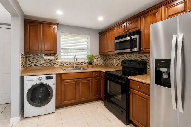 3 of 18 - 2750 W Sunrise Lakes Drive W #112, Sunrise, FL