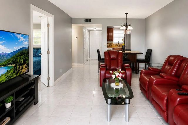 5 of 18 - 2750 W Sunrise Lakes Drive W #112, Sunrise, FL