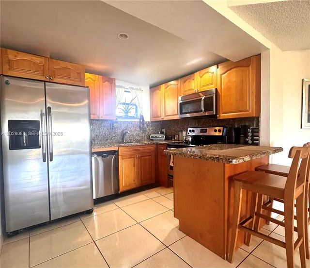 8290 Lake Drive #506, Doral