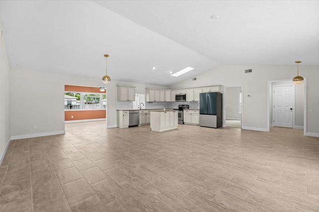 4 of 32 - 371 Sw Butler Avenue, Port St. Lucie, FL