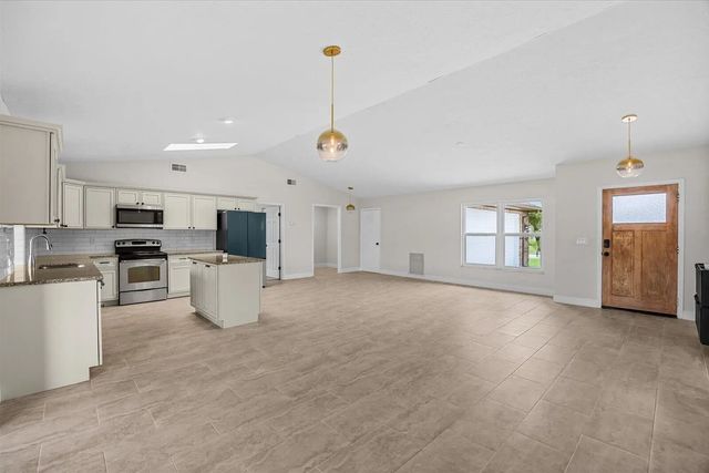 5 of 32 - 371 Sw Butler Avenue, Port St. Lucie, FL