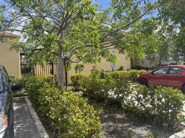 5 of 28 - 1948 Buchanan Street, Hollywood, FL