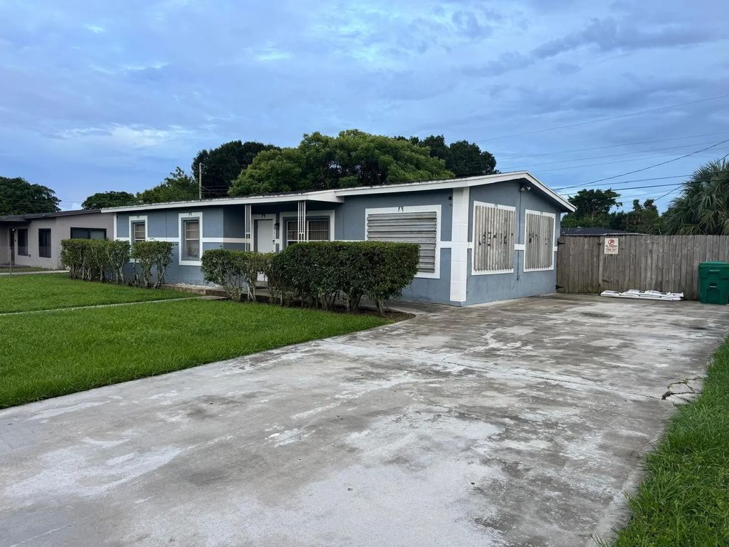 3330 Nw 7th Court, Lauderhill
