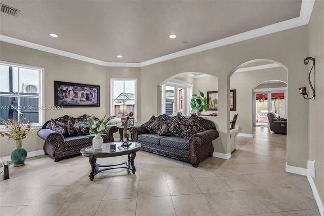 4 of 34 - 18122 Nw 91st Court, Hialeah, FL