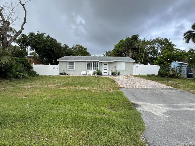 4328 Pine Street, Pine Air