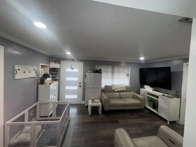 3 of 10 - 4328 Pine Street, Pine Air, FL