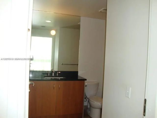 2 of 13 - 300 S Biscayne Boulevard #t-2909, Miami, FL