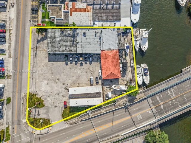 3 of 10 - 3066 Nw River Drive, Miami, FL