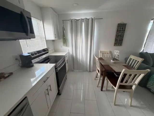 5 of 16 - 1015 S K Street, Lake Worth Beach, FL