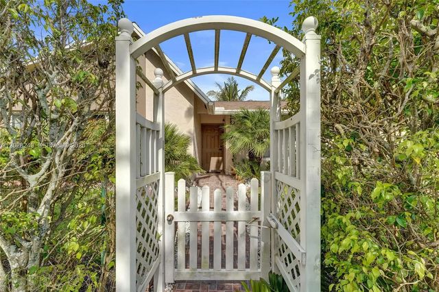 4 of 73 - 417 Se 4th Street, Dania Beach, FL