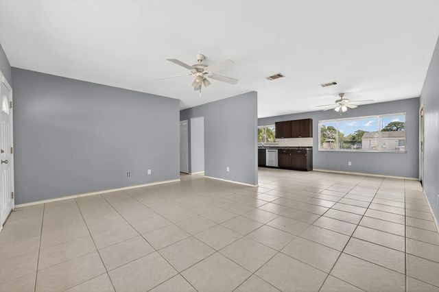 4 of 37 - 261 Sw Cherryhill Road, Port St. Lucie, FL