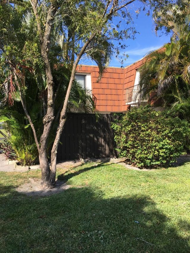 2 of 17 - 2233 White Pine Circle #d, Greenacres, FL