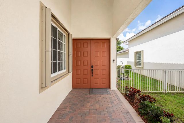 3 of 39 - 140 Bellezza Terrace, Royal Palm Beach, FL