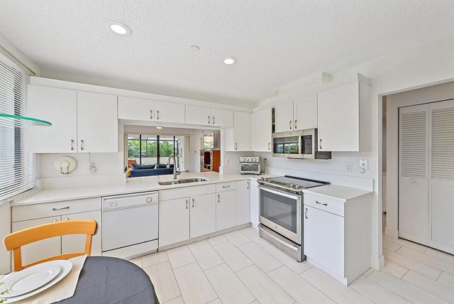 4 of 48 - 811 Oak Harbour Drive, Juno Beach, FL