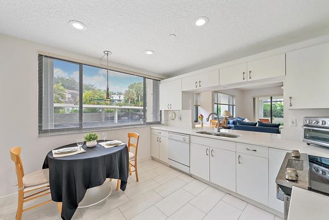 5 of 48 - 811 Oak Harbour Drive, Juno Beach, FL