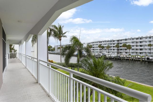 3 of 27 - 111 Shore Court #203, North Palm Beach, FL