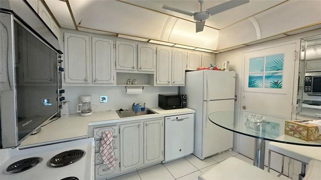 4 of 37 - 5100 Dupont Boulevard #11n, Fort Lauderdale, FL