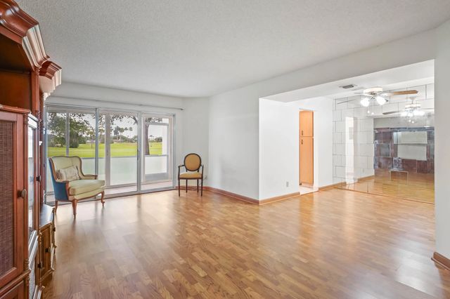 3951 Via Poinciana #112, Lake Worth