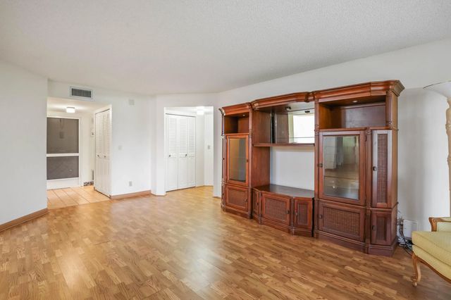 3 of 44 - 3951 Via Poinciana #112, Lake Worth, FL