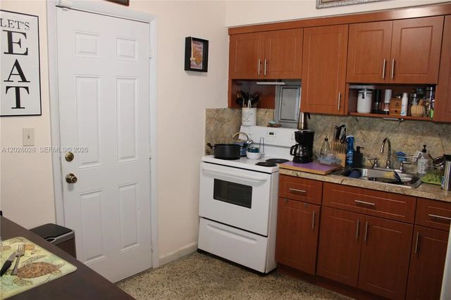 4 of 40 - 1022 Nw 22nd Place, Miami, FL