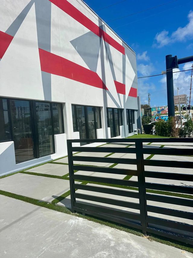 3 of 13 - 9 N Dixie Highway, Hallandale Beach, FL