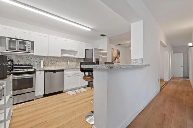 5 of 37 - 2453 Sw 17th Street, Miami, FL