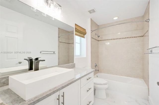 5 of 24 - 1112 Ne 17th Way, Fort Lauderdale, FL