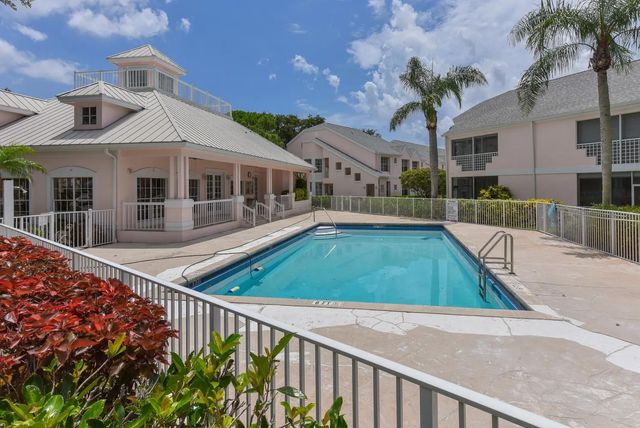201 Muirfield Court #201e, Jupiter