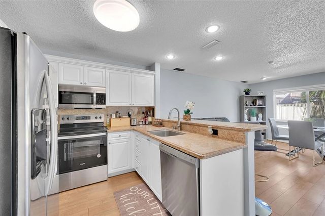 4 of 29 - 10615 Nw 12th Court, Plantation, FL