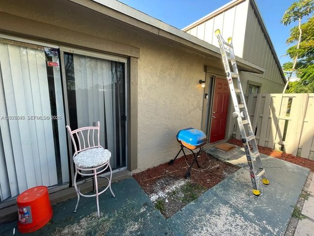 5813 Nw 21st Street #20-c, Lauderhill