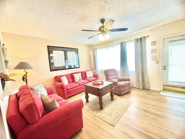 5 of 60 - 4010 Harwood C, Deerfield Beach, FL