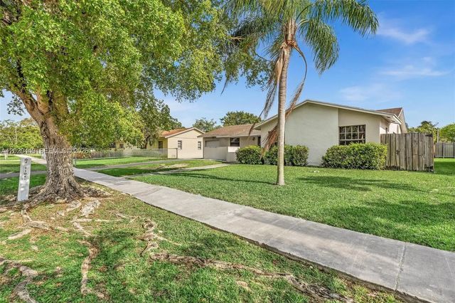 2 of 42 - 11061 Sw 163rd Street, Miami, FL