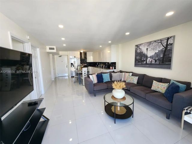 3 of 8 - 345 Ocean Drive #602, Miami Beach, FL