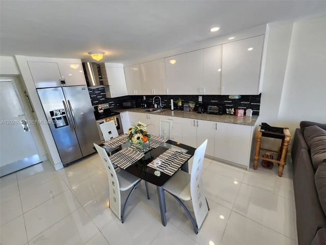 4 of 8 - 345 Ocean Drive #602, Miami Beach, FL