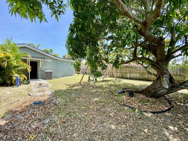 4 of 4 - 2017 Ave D, Fort Pierce, FL
