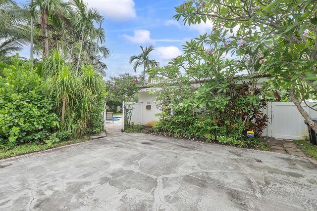 2 of 38 - 2501 Ne 26th Terrace, Fort Lauderdale, FL