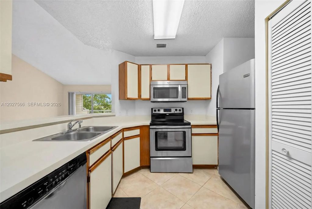 3405 Nw 44th Street #205, Oakland Park