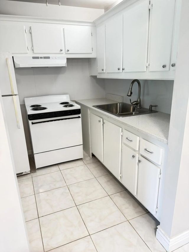 3 of 33 - 179 Windsor H, West Palm Beach, FL