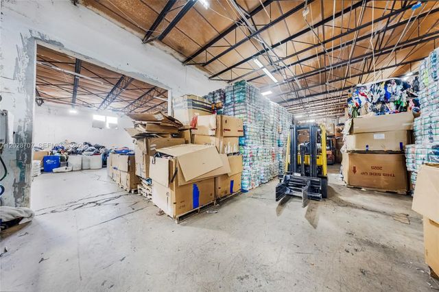 1085 E 27th Street, Hialeah