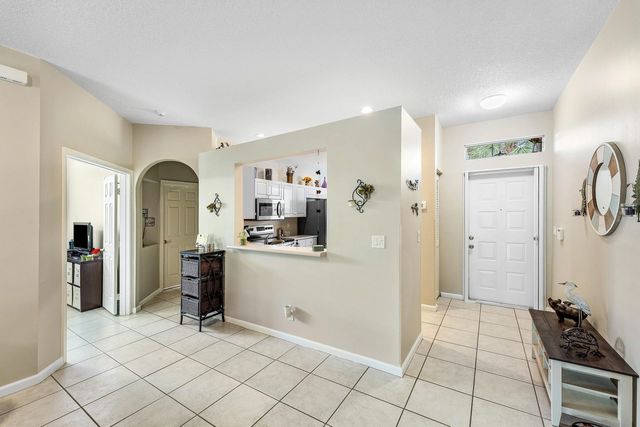 4 of 47 - 10760 Royal Caribbean Circle, Boynton Beach, FL