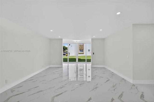 3 of 26 - 201 Se 11th Terrace #102, Dania Beach, FL