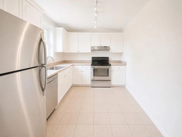 4 of 14 - 711 N Pine Island Road #204, Plantation, FL