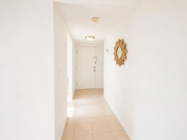 5 of 14 - 711 N Pine Island Road #204, Plantation, FL