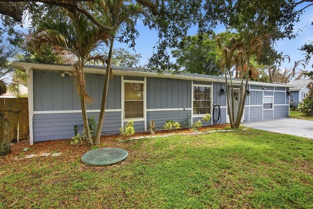 3 of 28 - 325 Nw Dearman Street, Port St. Lucie, FL