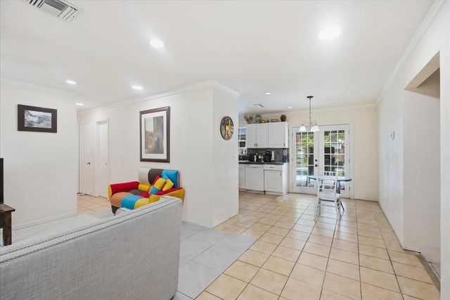 4 of 28 - 325 Nw Dearman Street, Port St. Lucie, FL