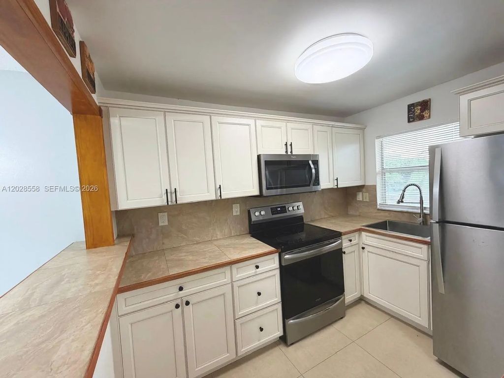 9281 Sunrise Lakes Boulevard #209, Sunrise